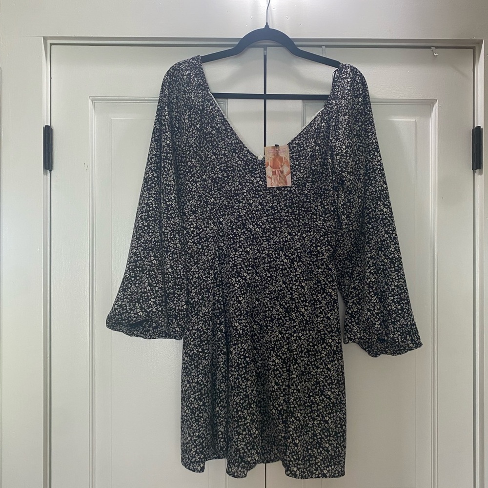 Chic Black and White Floral Long Sleeve Dress